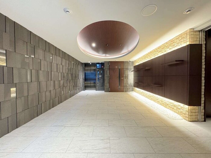 物件外観写真4　(エントランス部分)