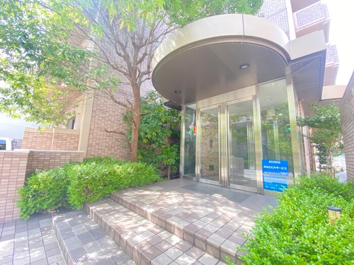 物件外観写真2　(エントランス部分)