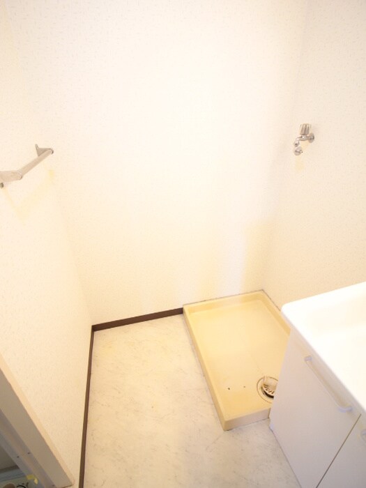 物件内観写真10　(洗濯機置場)