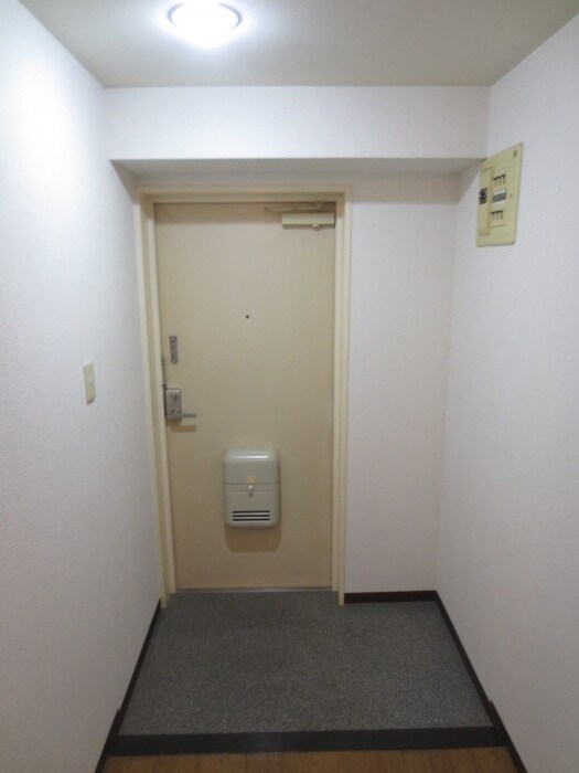 物件内観写真12　(玄関)