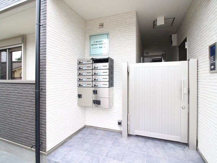 物件外観写真2　(エントランス部分)