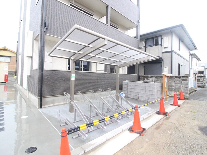 物件外観写真4　(駐輪場)