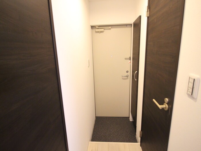 物件内観写真11　(玄関)