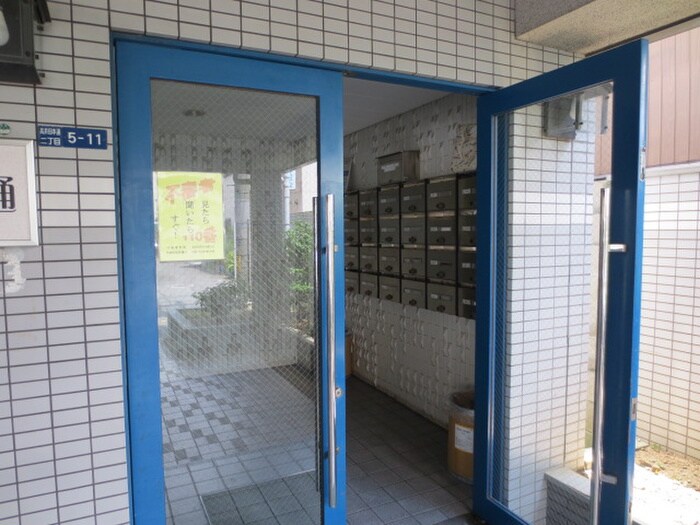 物件外観写真3　(エントランス部分)