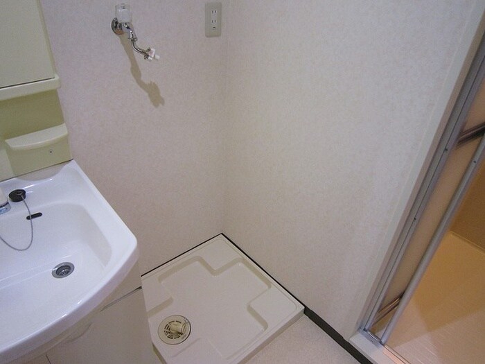 物件内観写真12　(洗濯機置場)