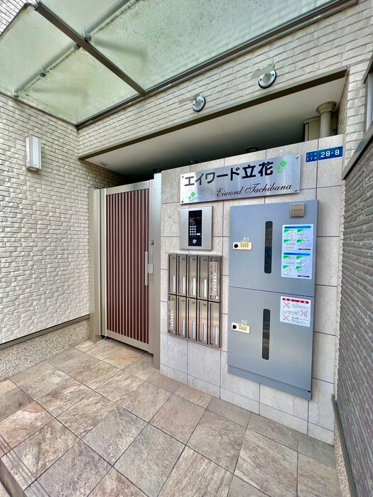 物件外観写真6　(エントランス部分)