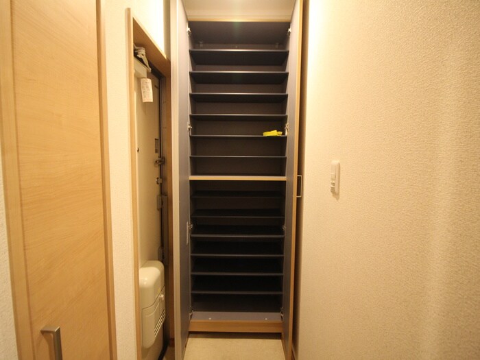 物件内観写真15　(靴箱)