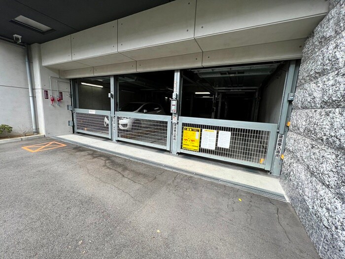 物件外観写真4　(駐車場)