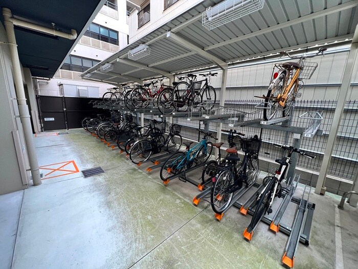 物件外観写真5　(駐輪場)