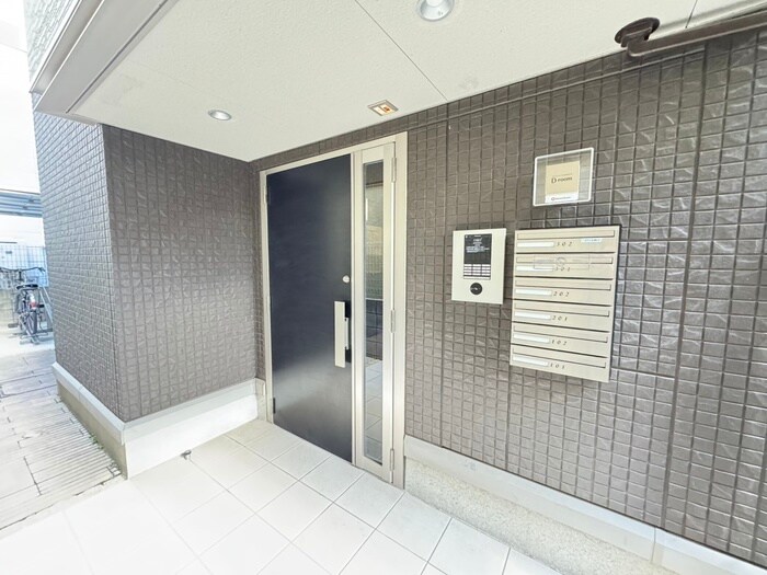 物件外観写真4　(エントランス部分)
