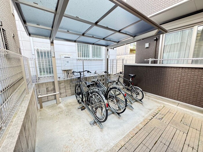 物件外観写真5　(駐輪場)