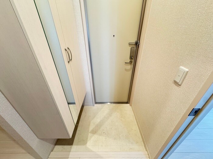 物件内観写真14　(玄関)