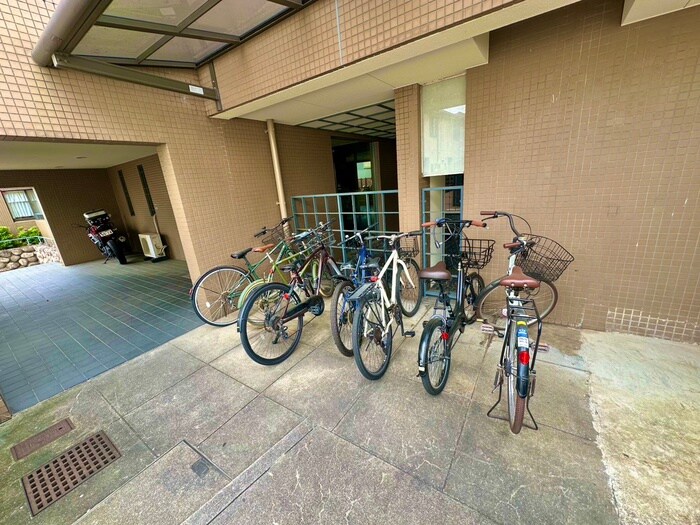 物件外観写真6　(駐車場)