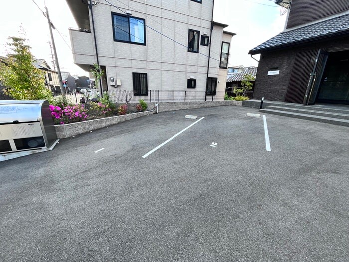 物件外観写真5　(駐車場)