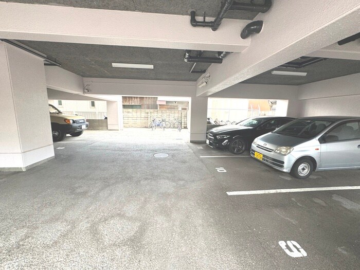 物件外観写真4　(駐車場)