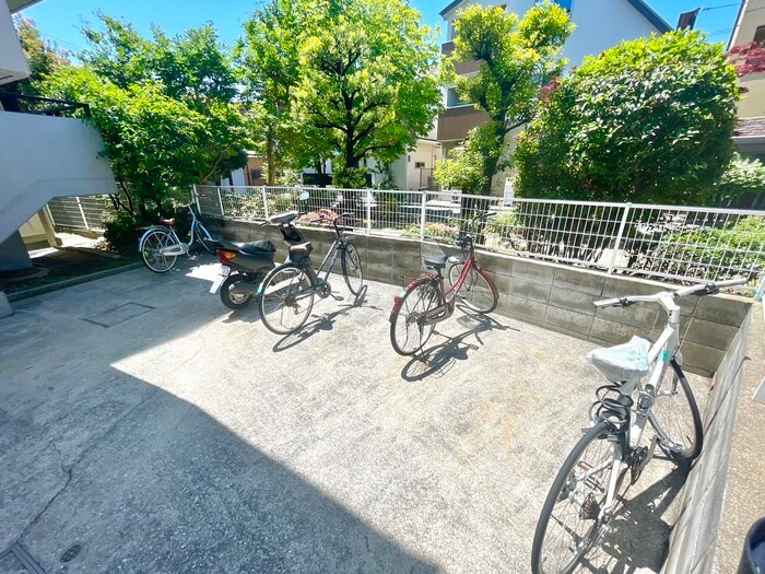 物件外観写真5　(駐輪場)