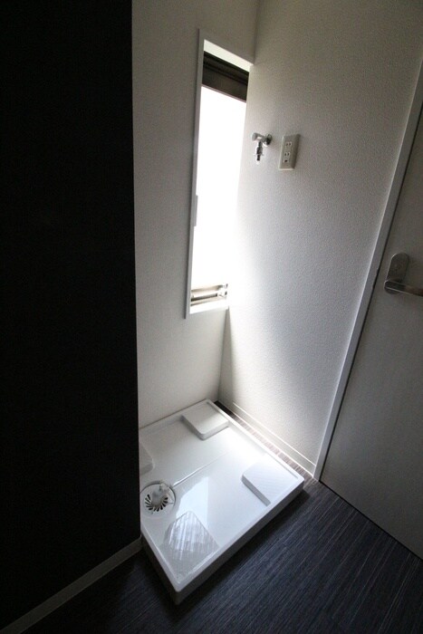 物件内観写真10　(洗濯機置場)