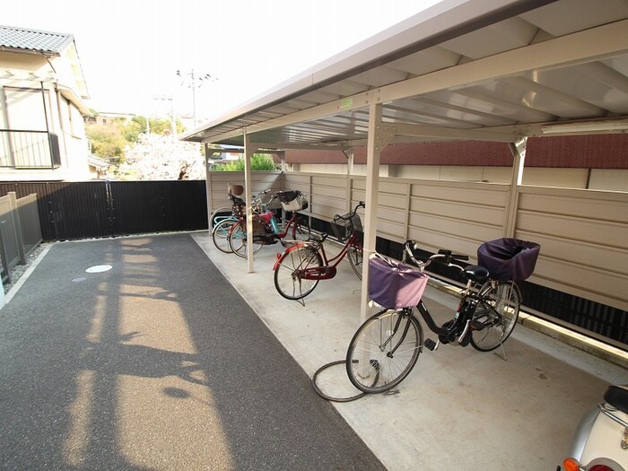 物件外観写真6　(駐輪場)