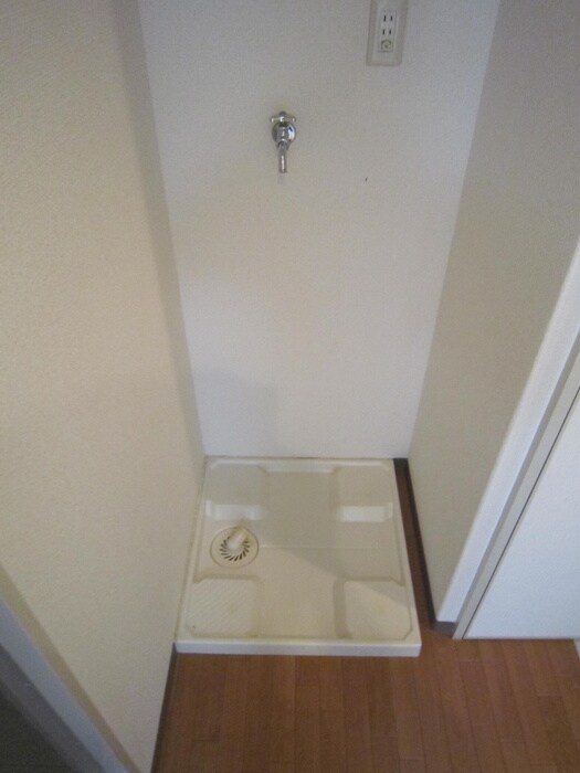 物件内観写真7　(洗濯機置場)