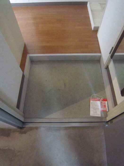 物件内観写真8　(玄関)