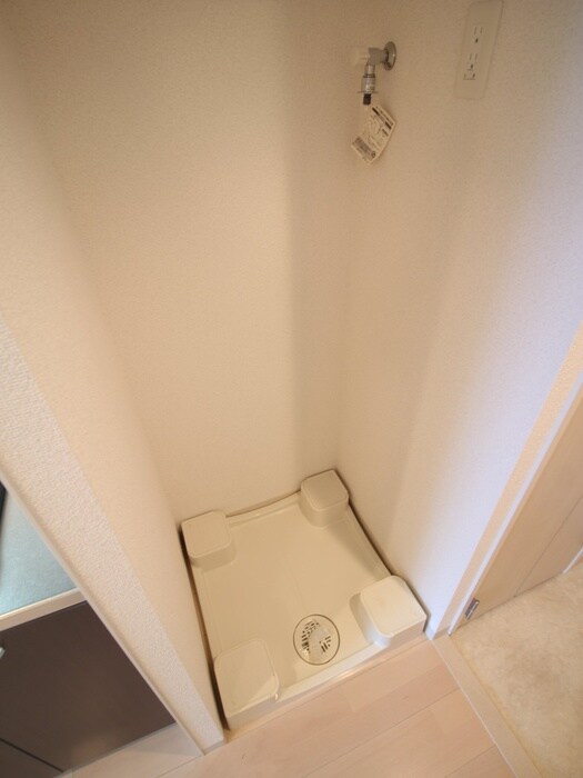 物件内観写真18　(洗濯機置場)