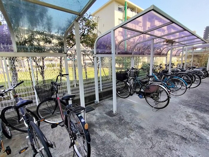 物件外観写真3　(駐輪場)