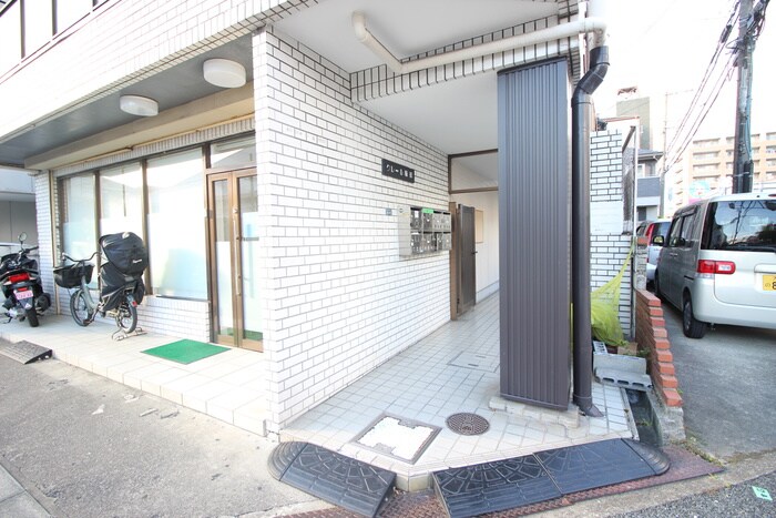 物件外観写真2　(エントランス部分)