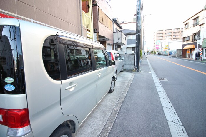 物件外観写真6　(駐車場)