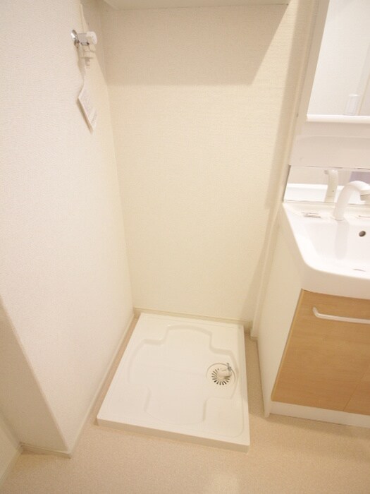 物件内観写真10　(洗濯機置場)