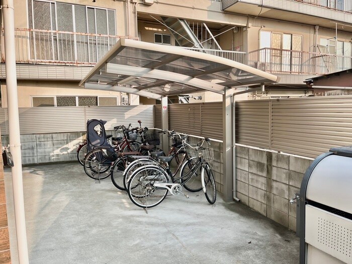 物件外観写真3　(駐輪場)