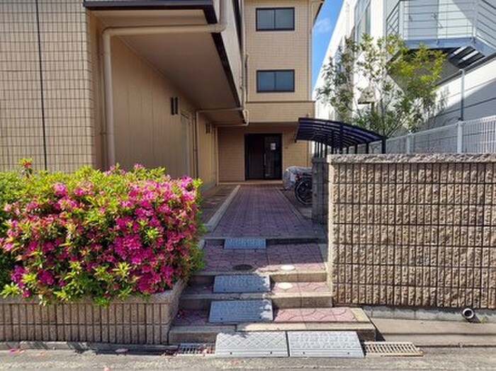 物件外観写真5　(エントランス部分)