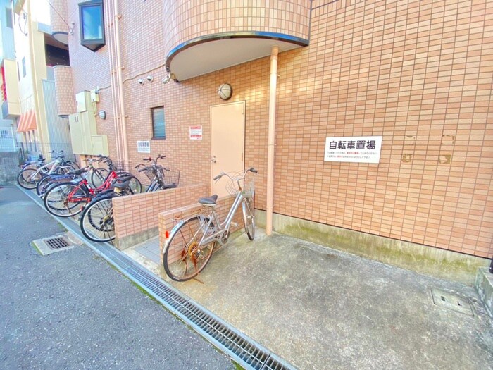 物件外観写真6　(駐輪場)