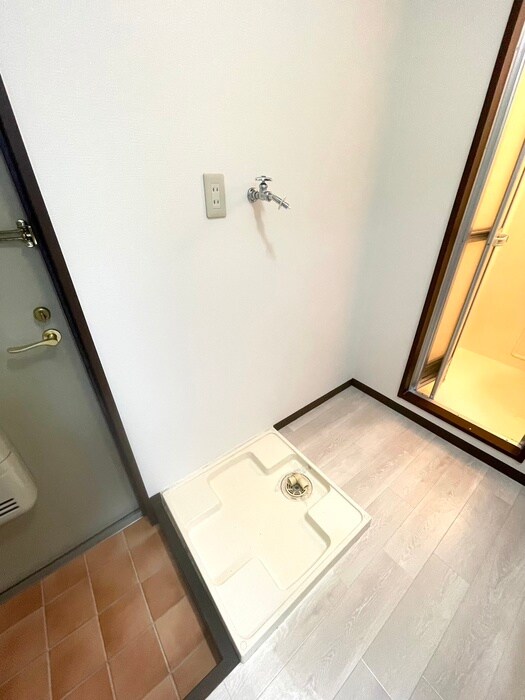 物件内観写真14　(洗濯機置場)