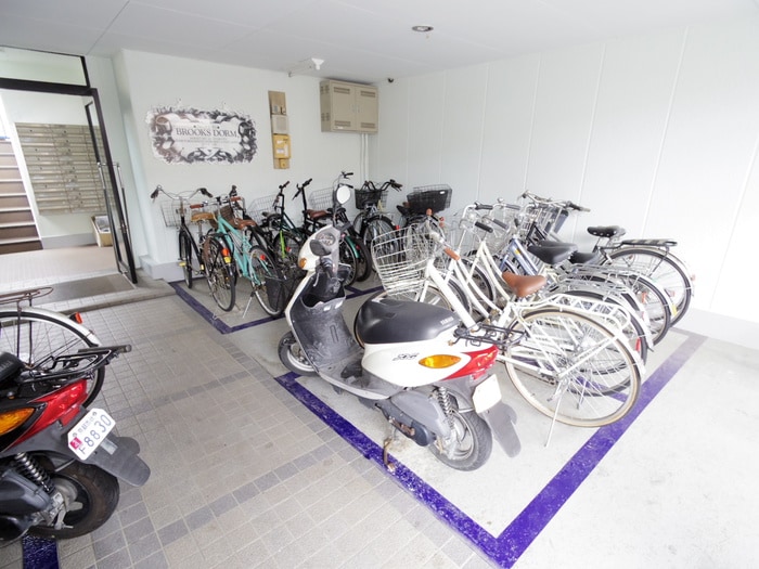 物件外観写真4　(駐輪場)