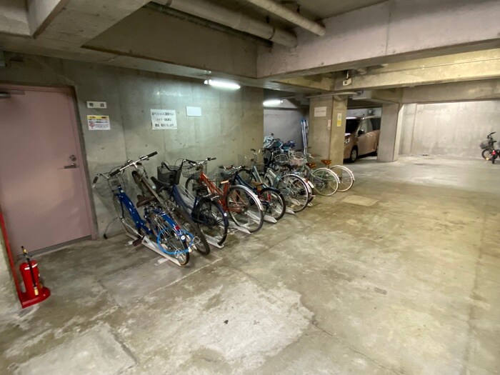 物件外観写真3　(駐輪場)