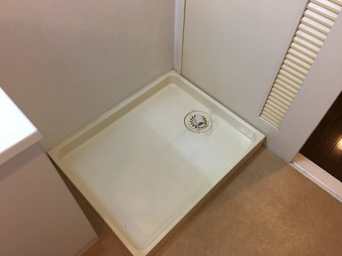 物件内観写真10　(洗濯機置場)