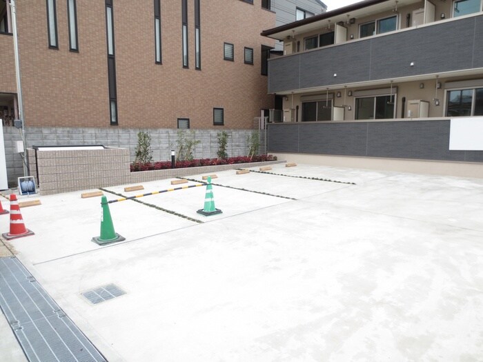 物件外観写真3　(駐車場)
