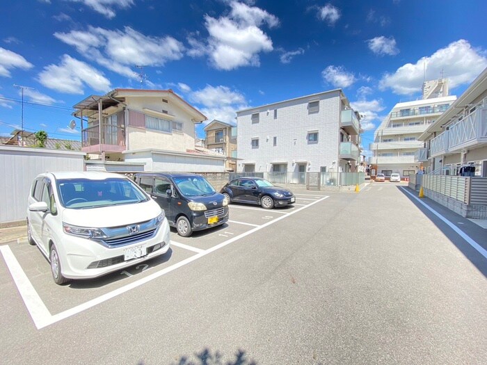 物件外観写真6　(駐車場)