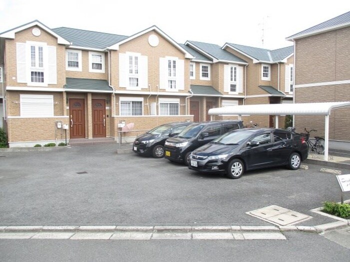 物件外観写真5　(駐車場)