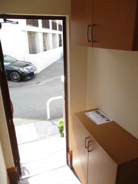 物件内観写真10　(玄関)