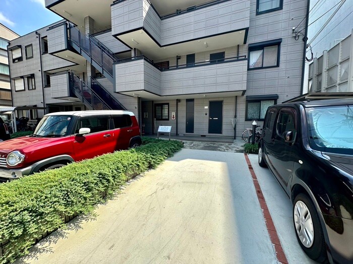 物件外観写真2　(エントランス部分)