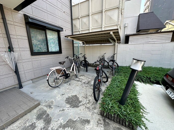 物件外観写真3　(駐輪場)
