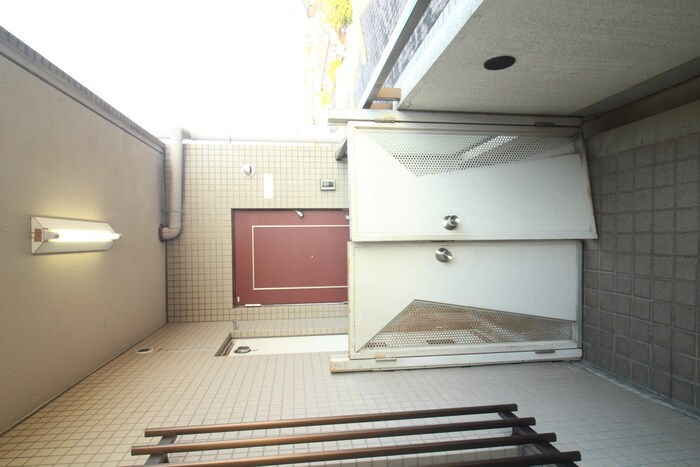 物件内観写真10　(玄関)