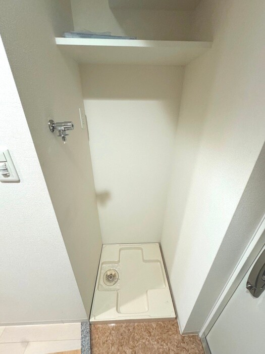 物件内観写真11　(洗濯機置場)