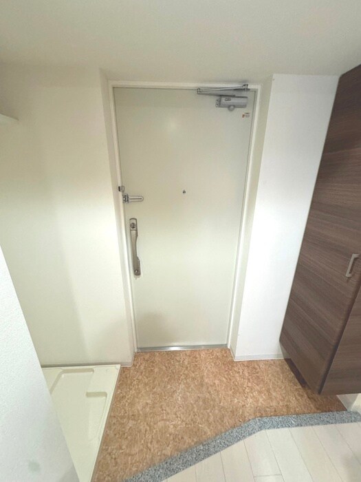 物件内観写真12　(玄関)