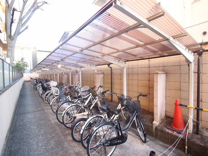 物件外観写真6　(駐輪場)