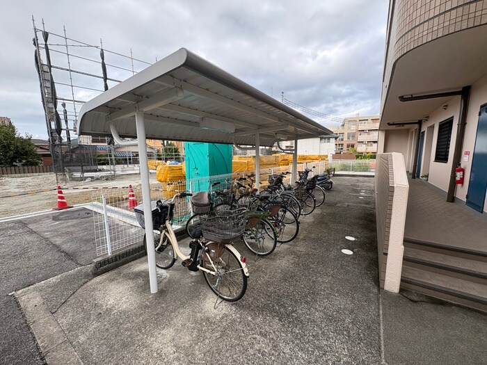 物件外観写真5　(駐輪場)