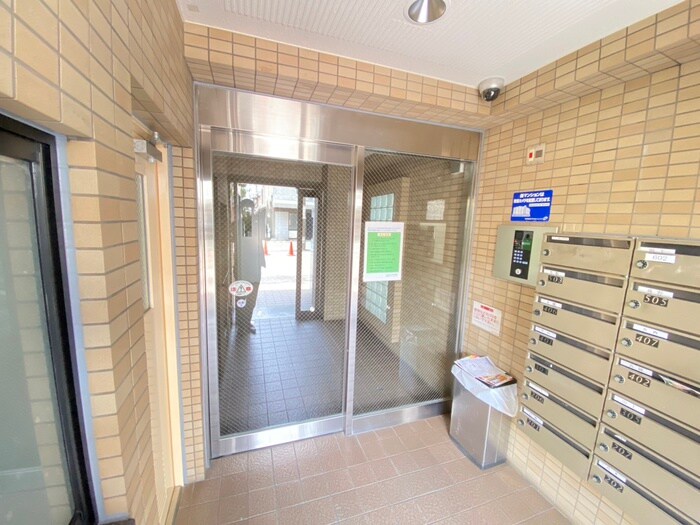 物件外観写真2　(エントランス部分)