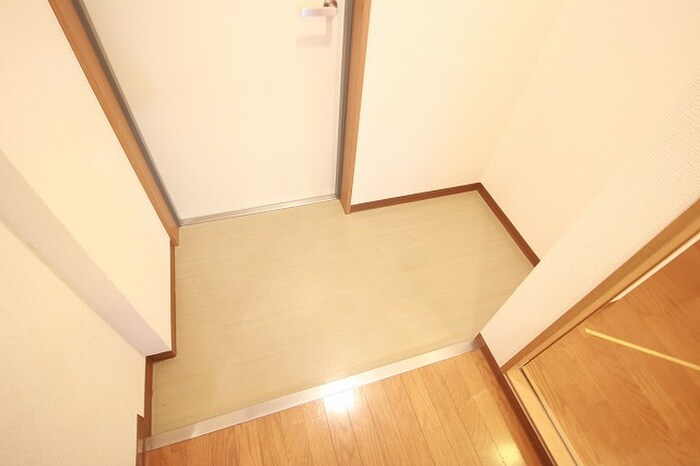 物件内観写真16　(玄関)