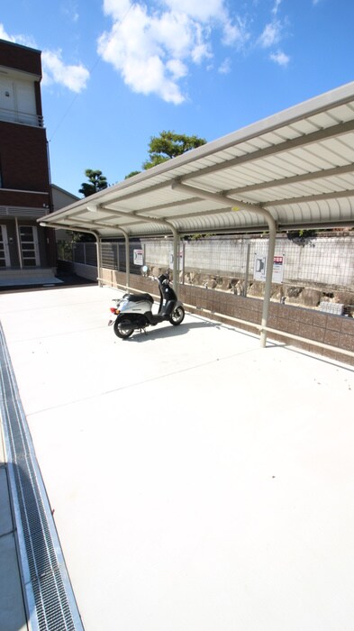 物件外観写真5　(駐輪場)